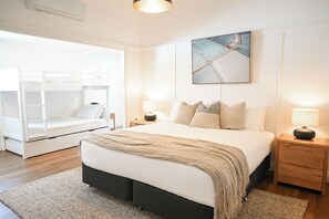 Deluxe Townhome | 2 bedrooms, iron/ironing board, free WiFi, bed sheets - Bay Motel (Byron Bay)