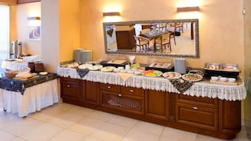 Tägliches Frühstücksbuffet (65 PLN pro Person)