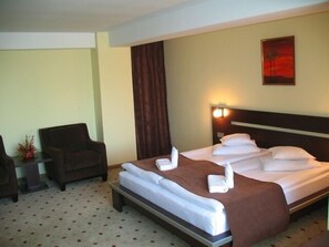 1 bedroom, pillow-top beds, minibar, in-room safe - Hotel Premier (Sibiu)