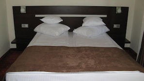 1 bedroom, pillowtop beds, minibar, in-room safe - Hotel Premier (Sibiu)