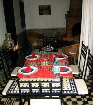 Breakfast, lunch and dinner served  - Riad M'haïta (Taroudant)