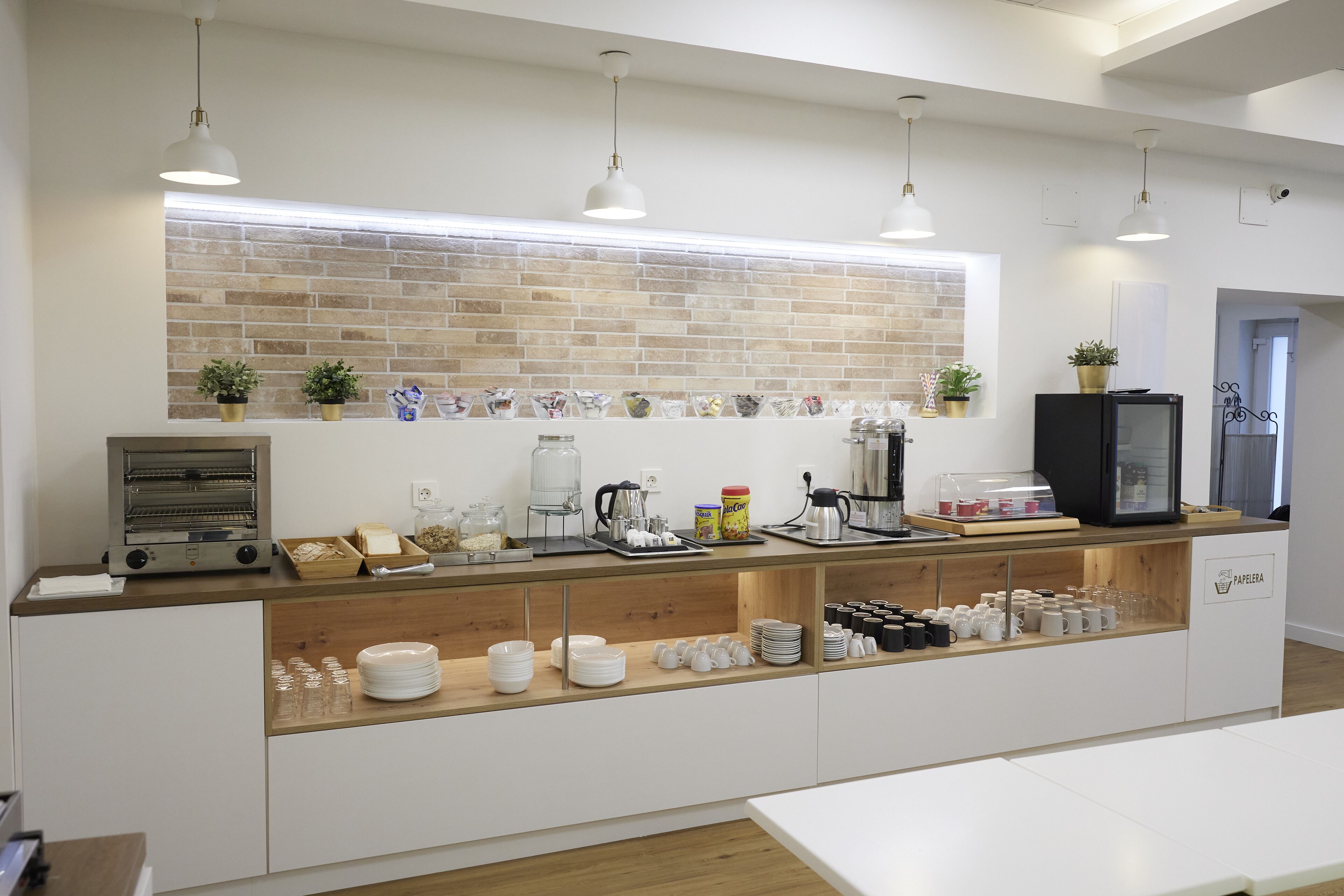 daily continental breakfast (eur 5 per person)