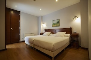 Classic Twin Room | Select Comfort beds, minibar, in-room safe, desk