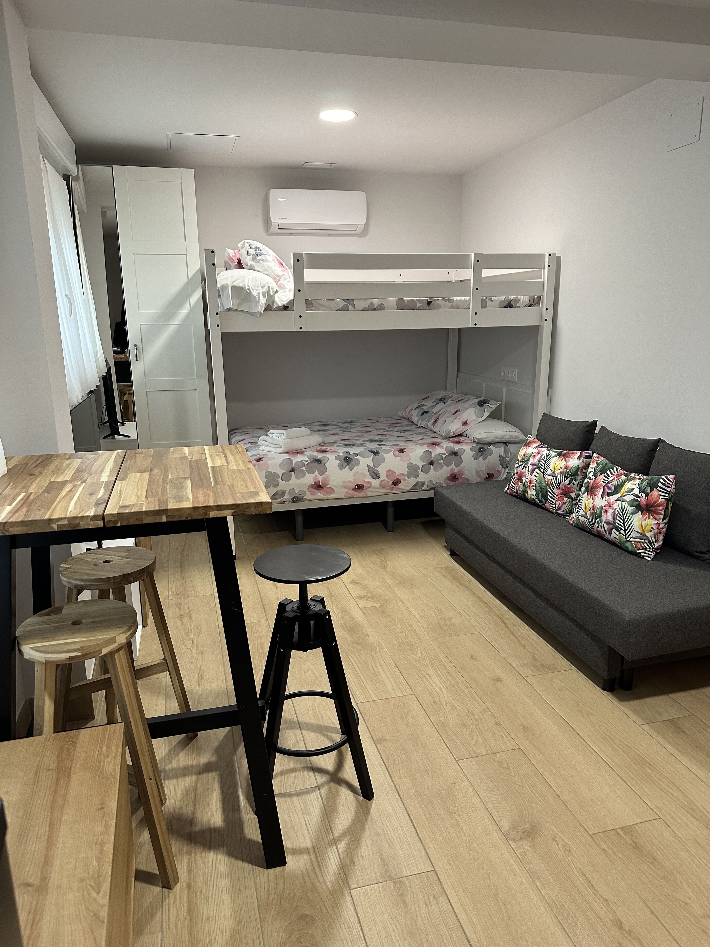 Comfort studio suite | Select Comfort-bedden, een minibar, een kluis op de kamer, een bureau