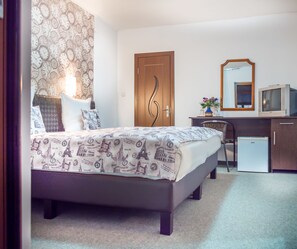 Desk, free WiFi, bed sheets - Pensiunea Venus (Timisoara)