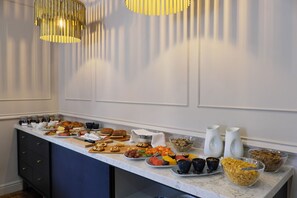 Free daily continental breakfast - Chapter House Boutique Hotel (Franschhoek)