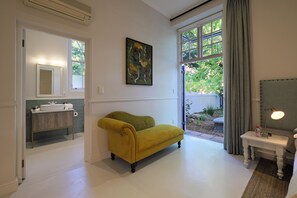 Deluxe Room | Living area - Chapter House Boutique Hotel (Franschhoek)