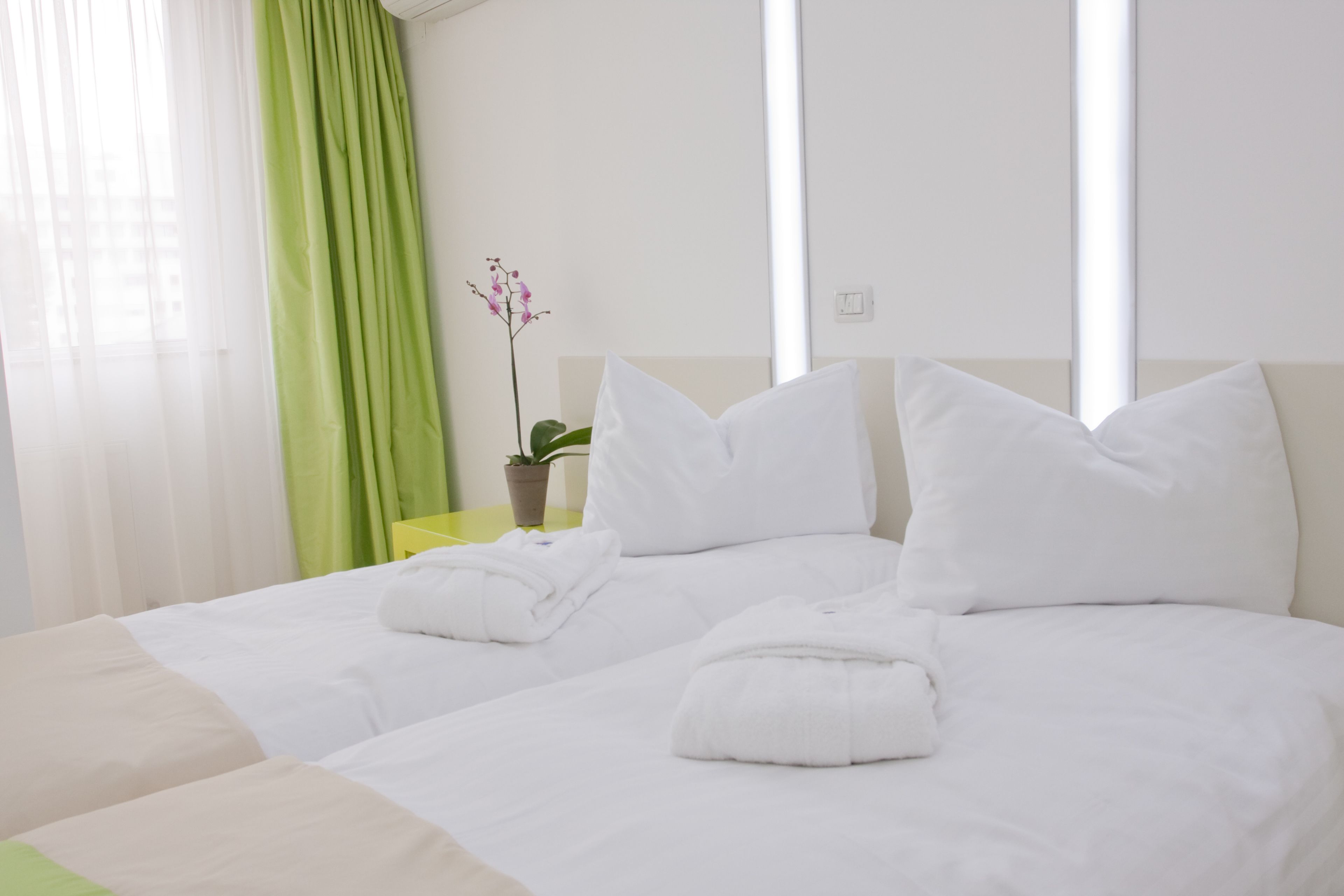 standard room | hypo-allergenic bedding, memory-foam beds, in-room safe, desk