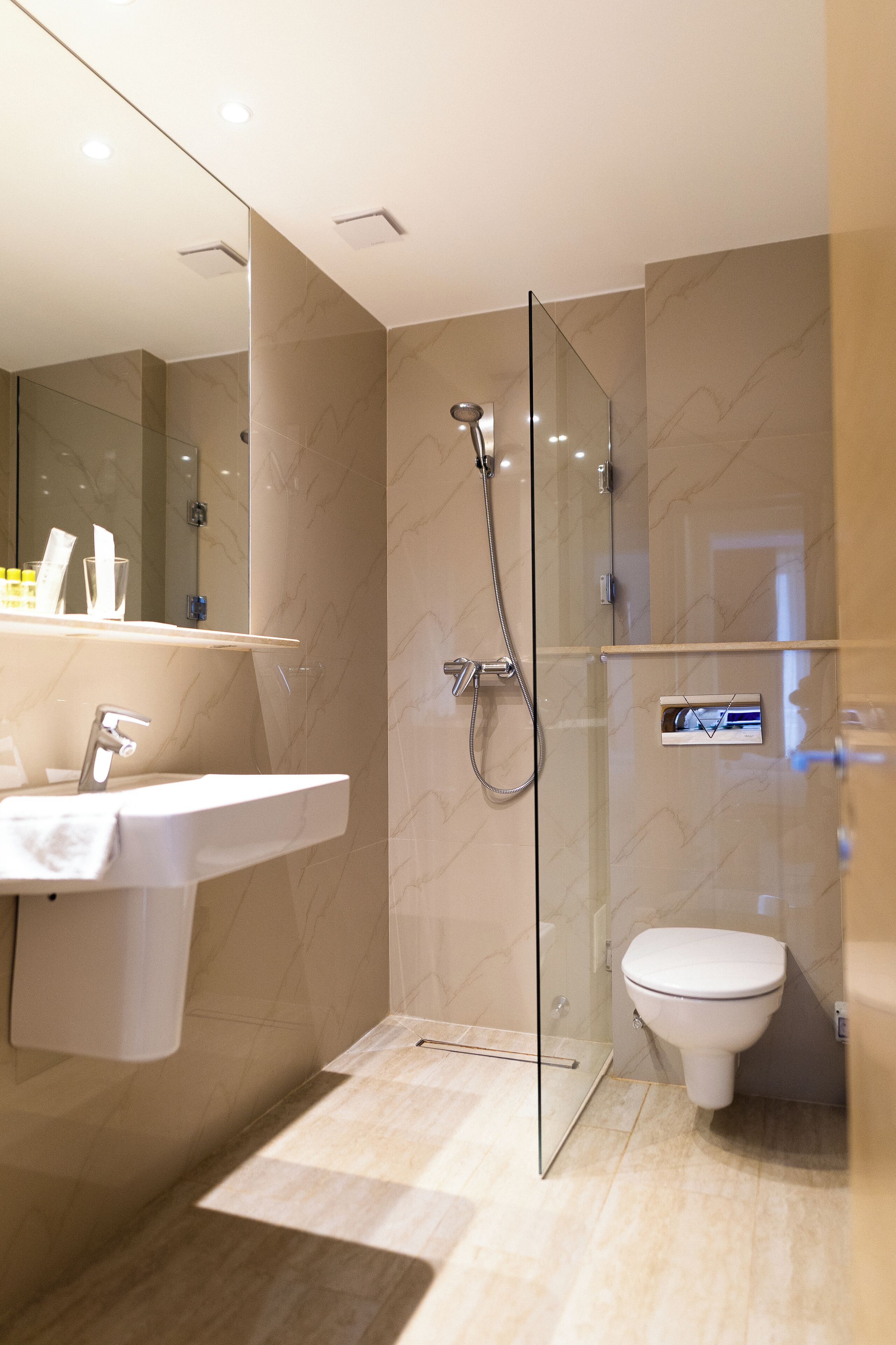 Photo - Christina Hotel