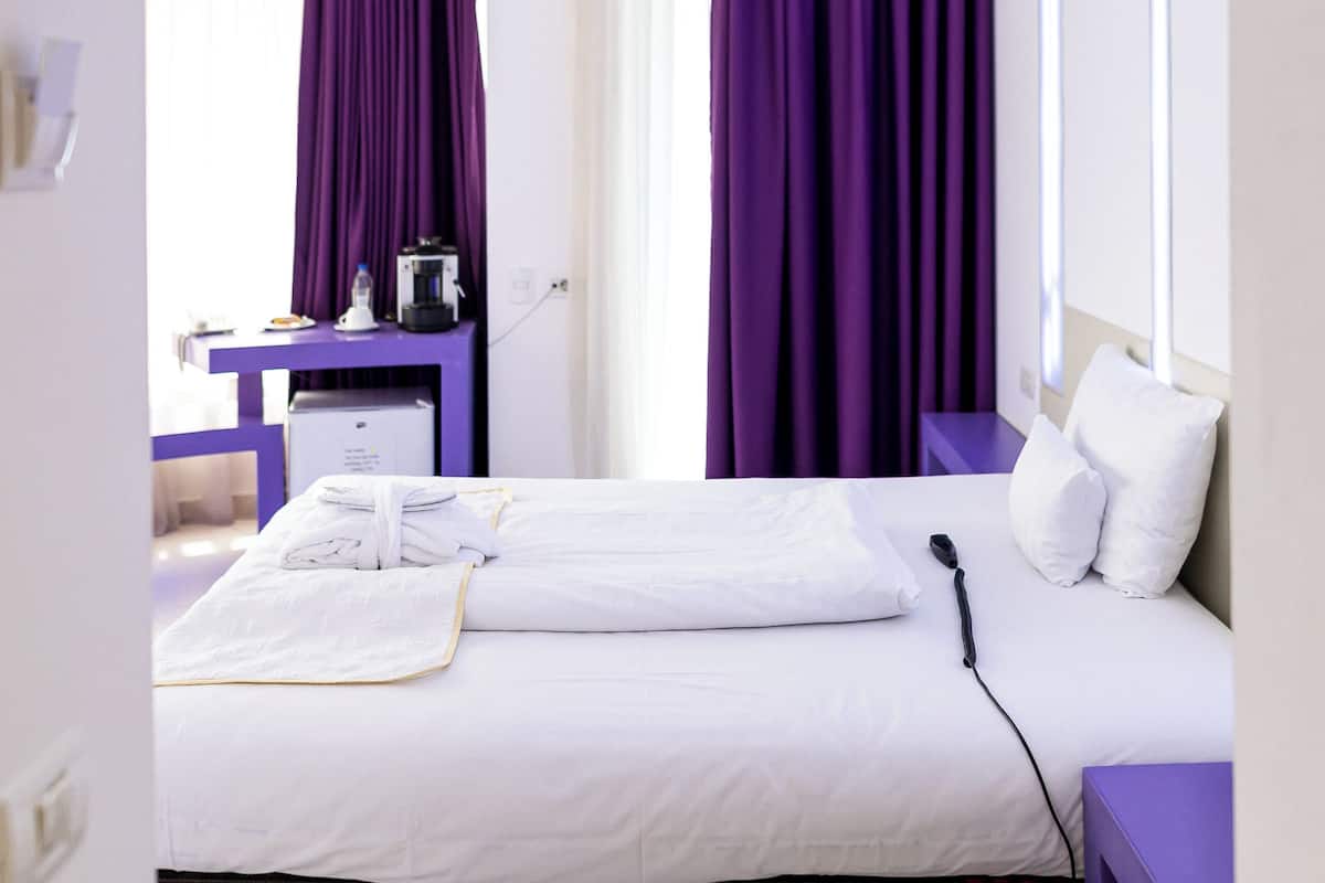 deluxe room | hypo-allergenic bedding, memory-foam beds, in-room safe, desk