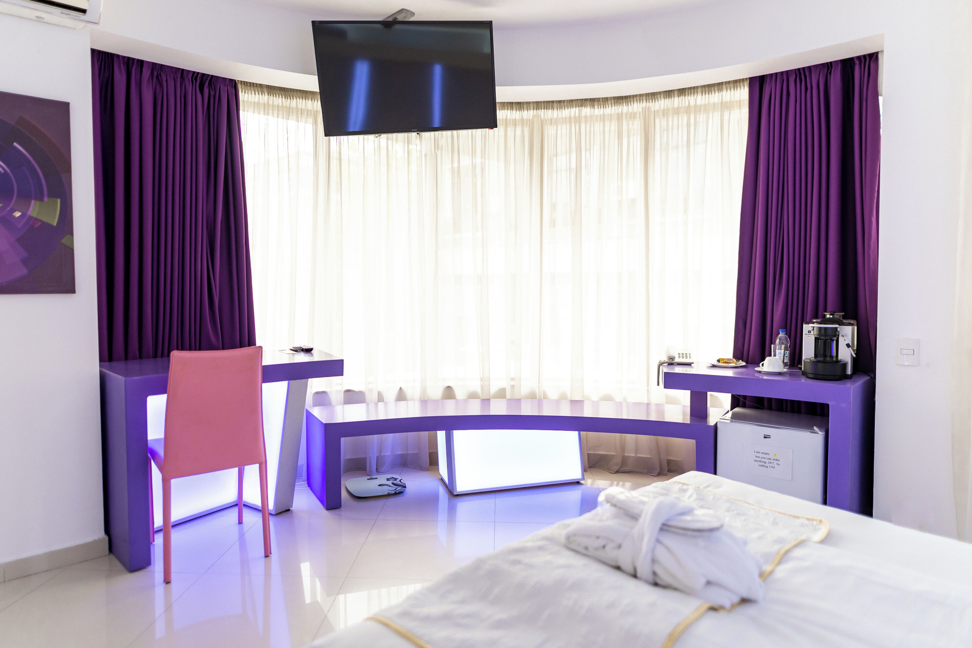 deluxe room | hypo-allergenic bedding, memory-foam beds, in-room safe, desk