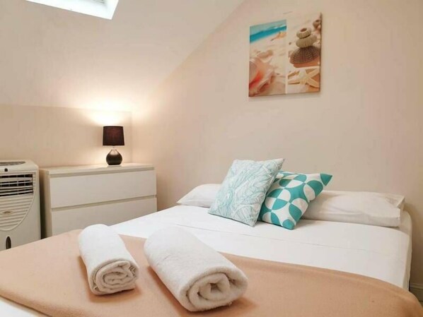 각각 다른 스타일의 인테리어, 각각 다르게 가구 비치, 무료 WiFi, 침대 시트