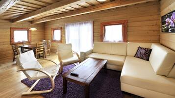 Chalet, 3 Bedrooms, Kitchen, Garden View | Living room | LCD TV