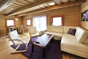 Chalet, 3 Bedrooms, Kitchen, Garden View | Living room | LCD TV