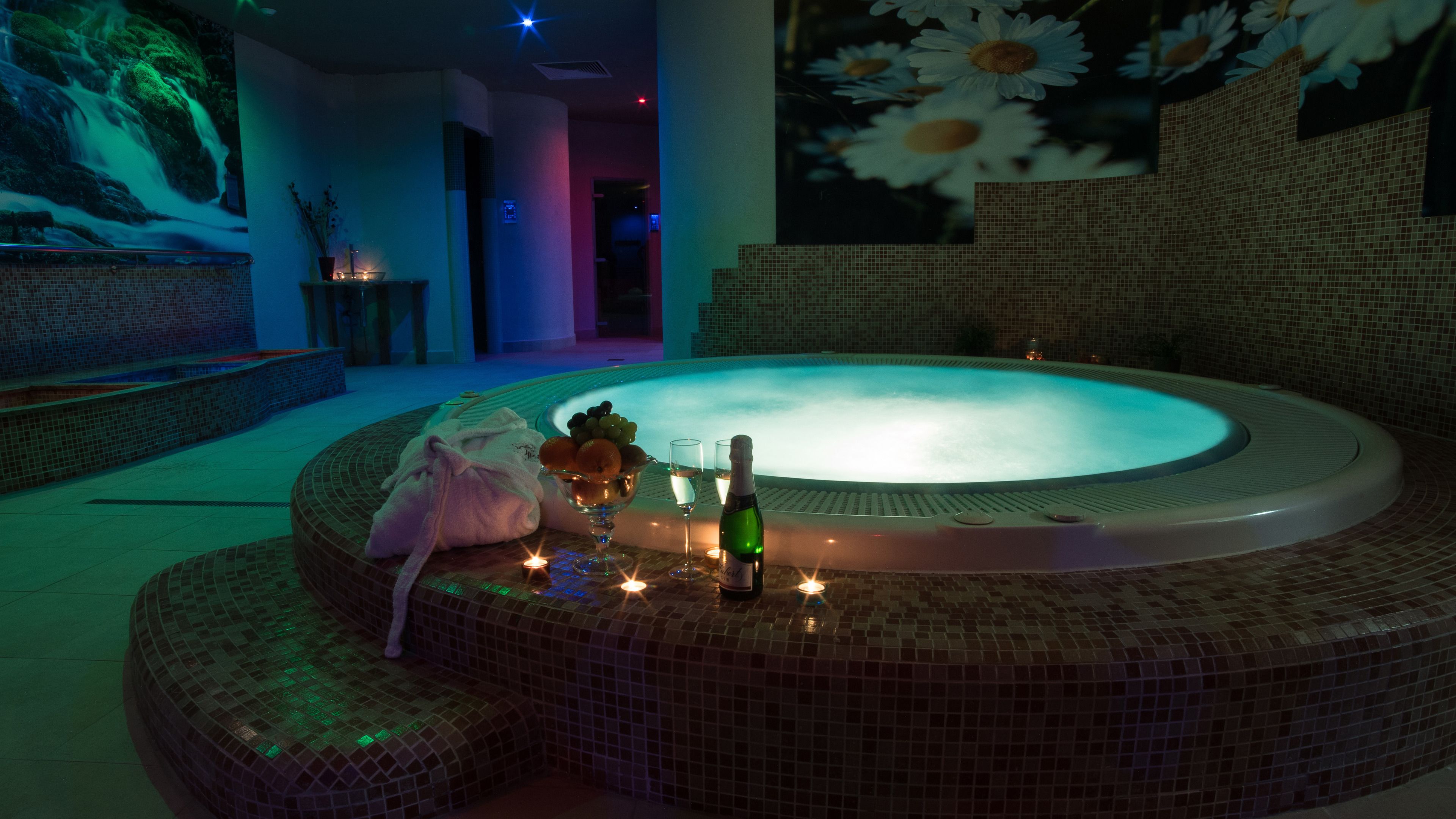 Massages sportifs, salles de massage et de soins, massages