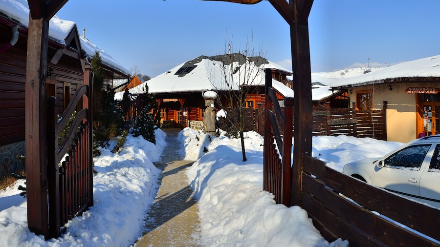 Sojka Resort - Hotel & Drevenice