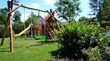 Children’s play area – outdoor