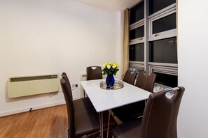 Apartamento superior | Servicio de comidas en la habitación