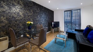 Comfort Apartment, Non Smoking | Living area | 40-inch LCD TV with digital channels, TV, Netflix - Comfort Zone Serviced Apartments (Birmingham)