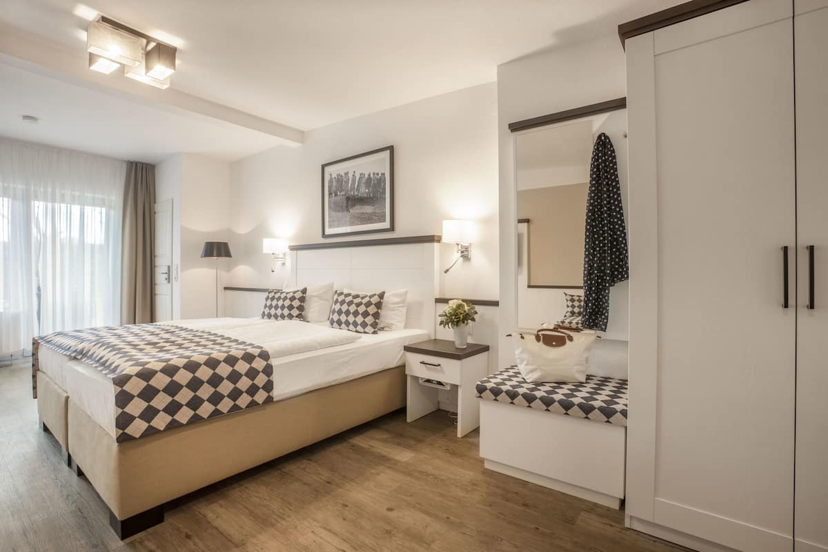 1 bedroom, hypo-allergenic bedding, in-room safe, individually decorated