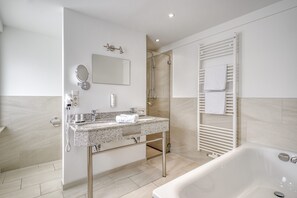 Superior Double Room | Bathroom