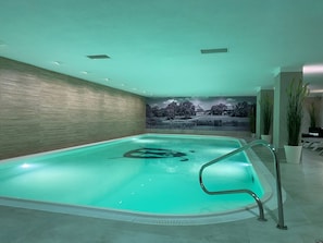 Indoor pool, pool loungers - Strandgrün Golf- & Spa Resort (Timmendorfer Strand)