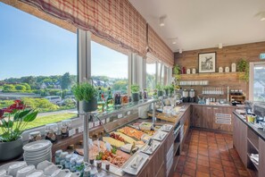 Daily buffet breakfast for a fee