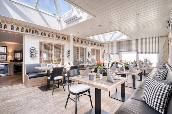 2 restaurants, breakfast, lunch, dinner served; Regional cuisine - Strandgrün Golf- & Spa Resort (Timmendorfer Strand)