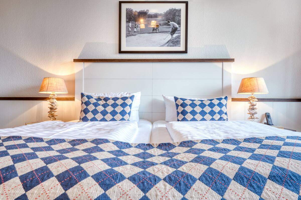 Hypo-allergenic bedding available, in-room safe, WiFi (free)