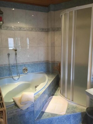 Hair dryer, bathrobes, towels - Landhaus Aubauerngut (Radstadt)