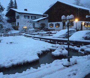 المنشأة من الخارج