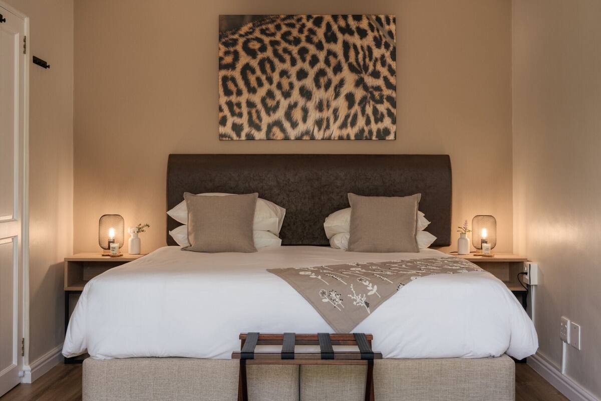 Deluxe Studio | Egyptian cotton sheets, premium bedding, down comforters, pillowtop beds