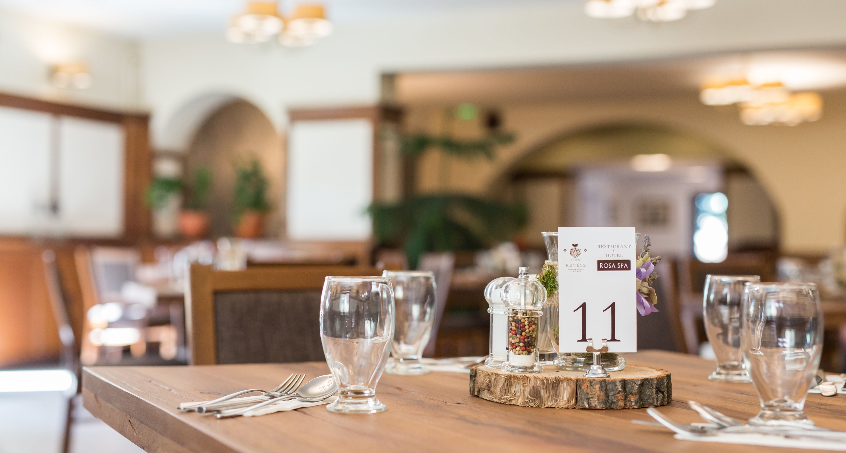 Breakfast, lunch and dinner served