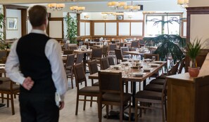 S'hi serveixen esmorzars, dinars i sopars 