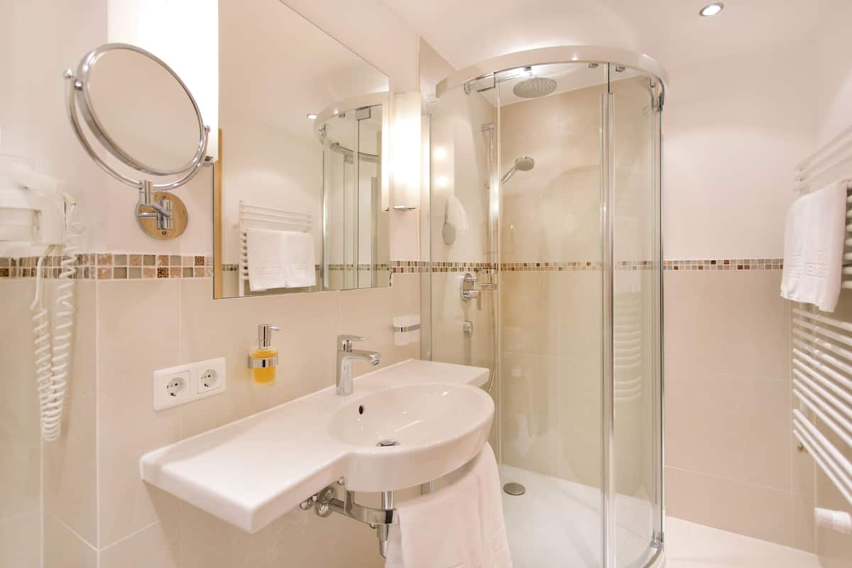 single room | bathroom | hair dryer, bathrobes, slippers, towels