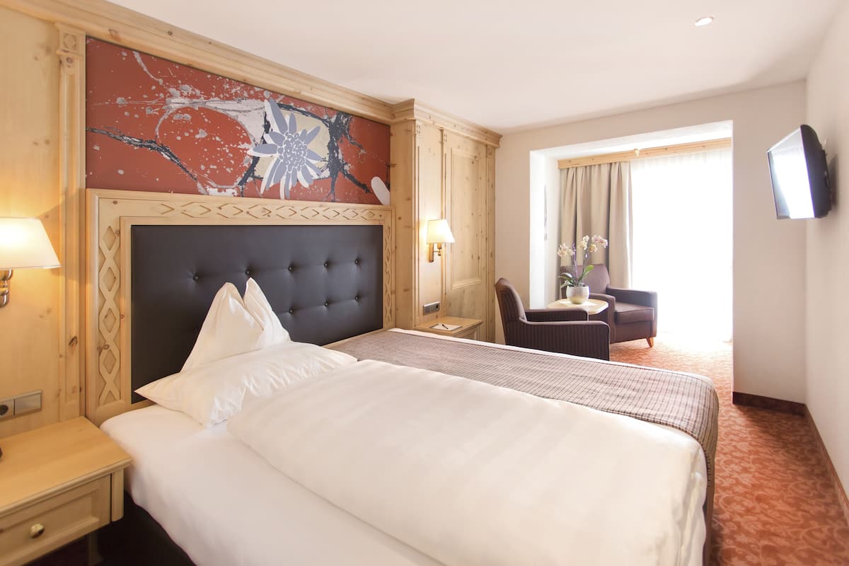 single room | in-room safe, soundproofing, free wifi