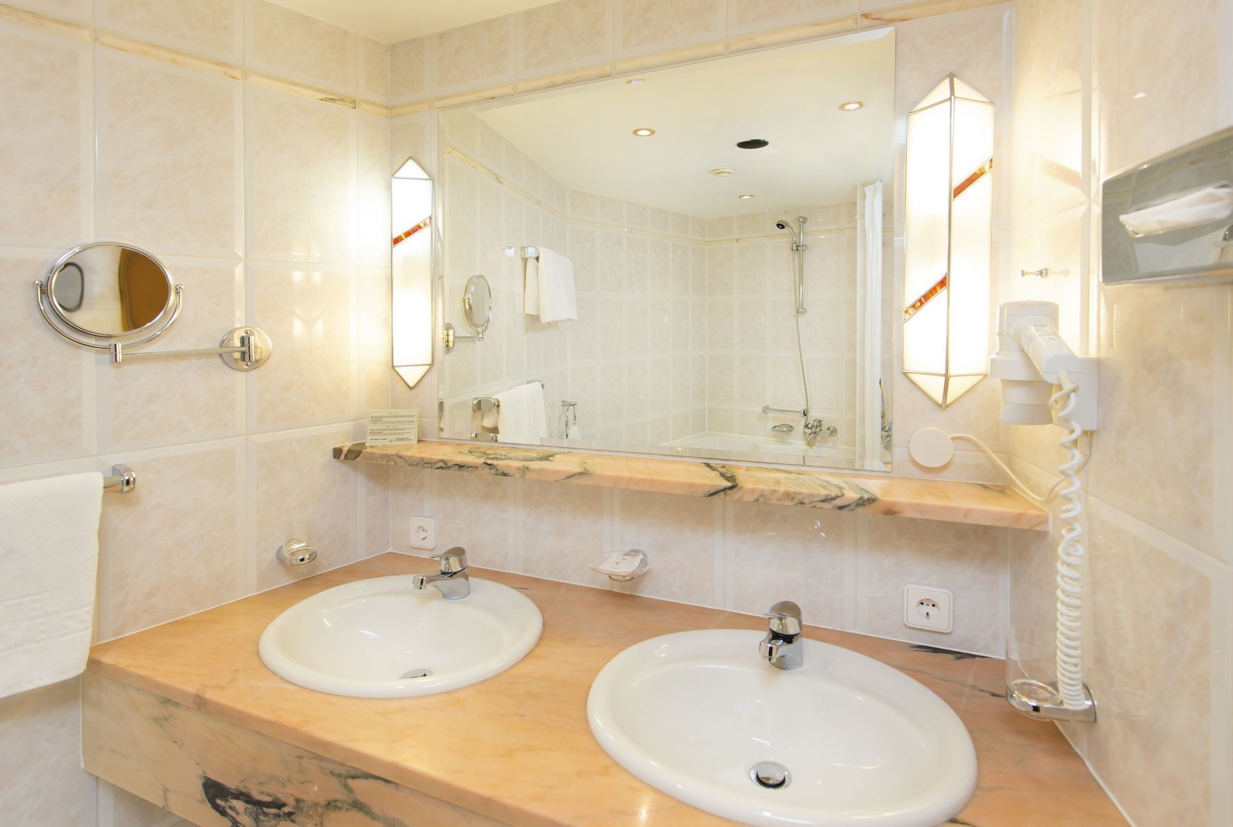 junior suite, balcony, mountain view (rotkogl) | bathroom sink