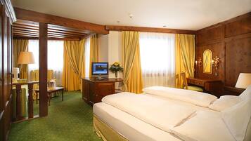 Junior Suite, Balcony, Mountain View (Rotkogl) | In-room safe, soundproofing, free WiFi