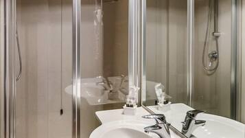 Ducha, artículos de tocador gratuitos, secador de pelo, bidet