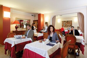 Tägliches inbegriffenes Frühstücksbuffet