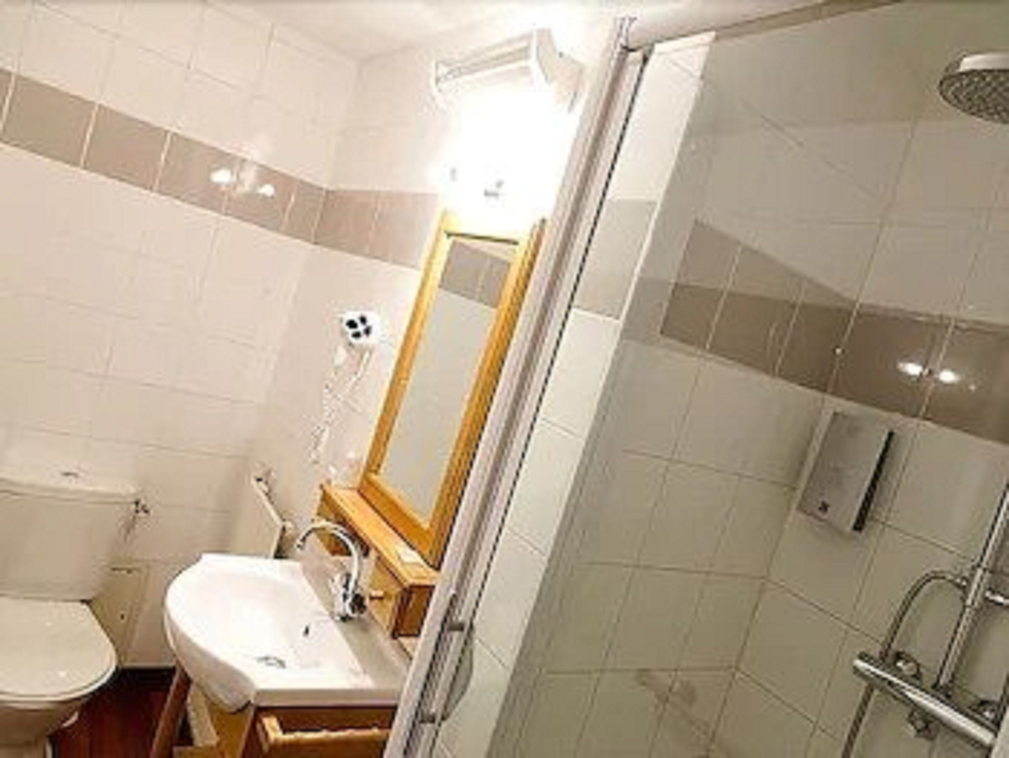 free toiletries, hair dryer