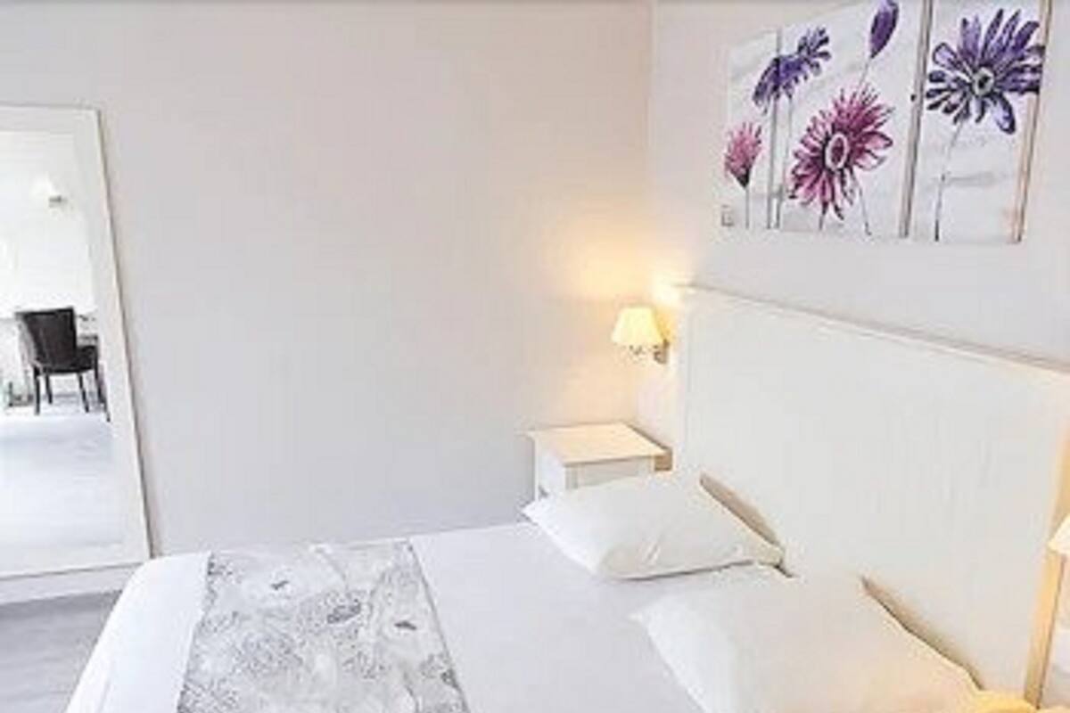 Double Room | Desk, free cots/infant beds, rollaway beds, free WiFi