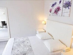 Desk, free cots/infant beds, rollaway beds, free WiFi