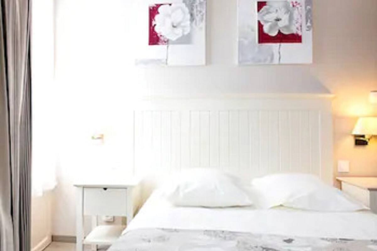 Desk, free cots/infant beds, rollaway beds, free WiFi