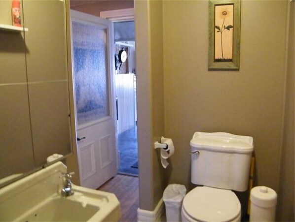Bathroom - 1000 Island Condo Getaway (Gananoque)
