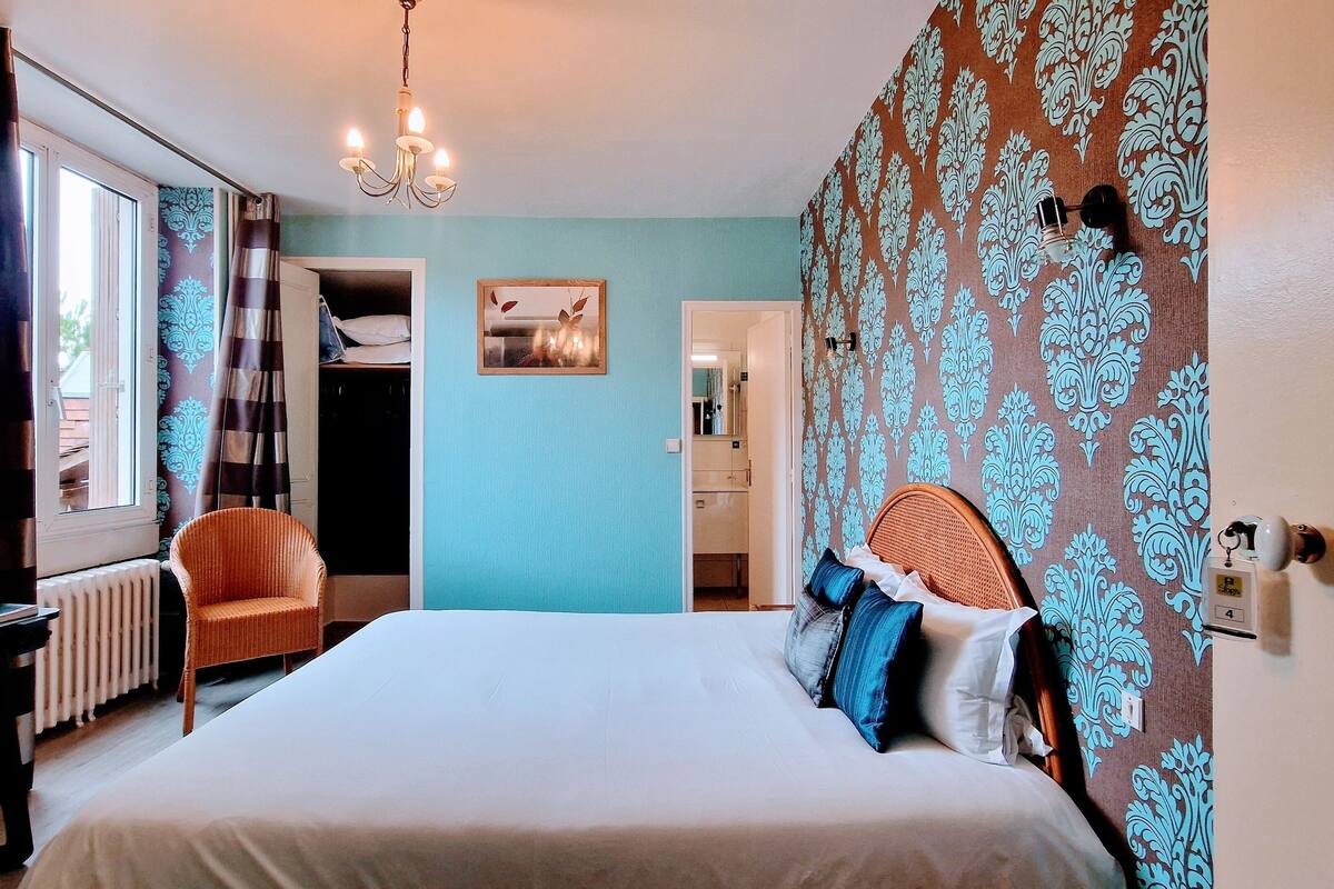 comfort double room | desk, soundproofing, iron/ironing board, free cots/infant beds