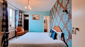 Comfort Double Room | Desk, soundproofing, iron/ironing board, free cribs/infant beds