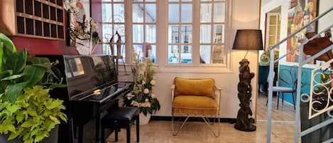 Lunch and dinner served, Regional cuisine