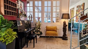 Déjeuner et dîner servis sur place, spécialités Cuisine régionale