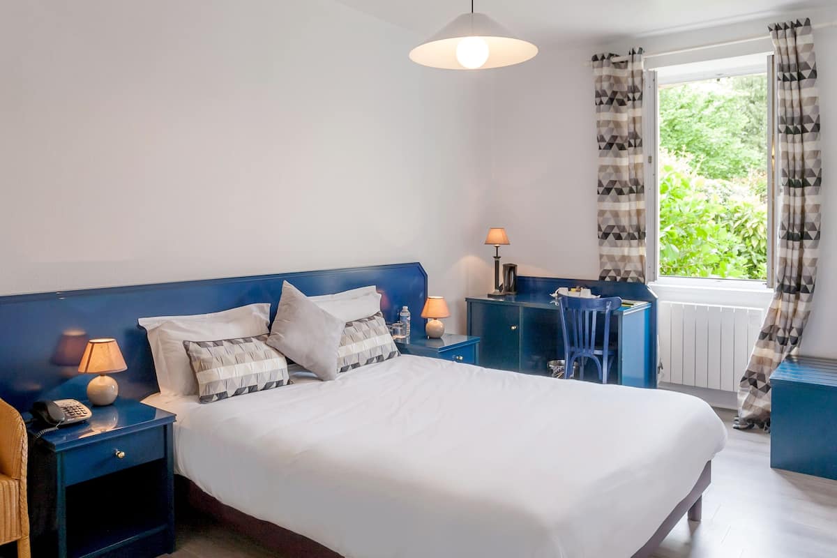 desk, soundproofing, iron/ironing board, free cots/infant beds